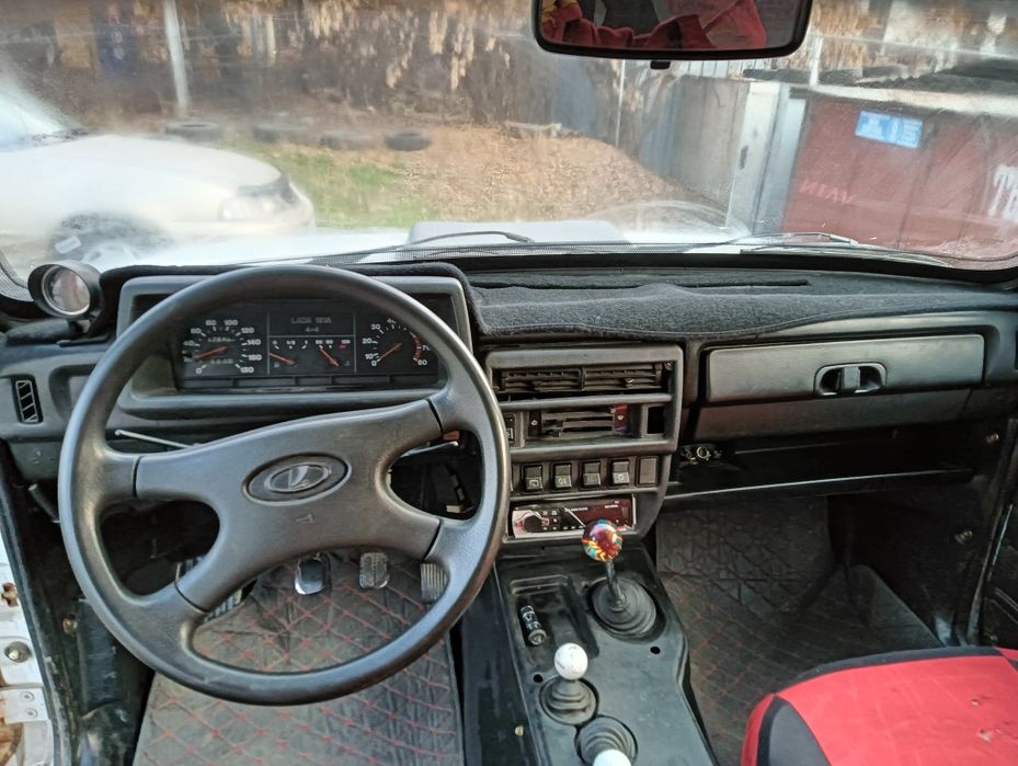 Продам Ниву . На полном ходу