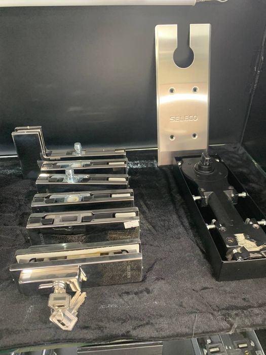 Ремонт и установка, реглировка доводчиков для стеклянных дверей.