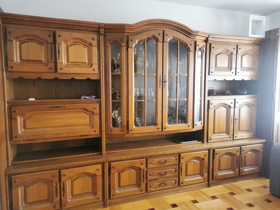 Vând mobila din lemn masiv