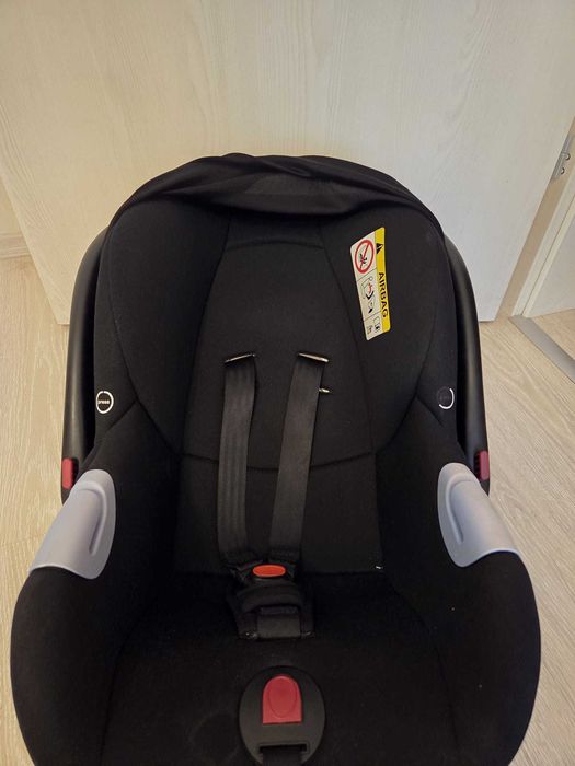 Scoică auto copii (0-13 kg) cu copertină – stare foarte bună