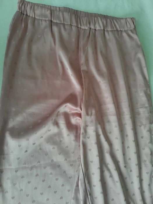 Set pijama roz pudra din satin fin cu inimioare M