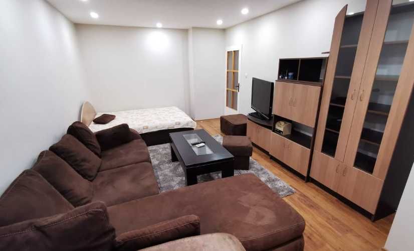 Дава се под наем Едностаен апартамент в Бургас, Славейков - 48 кв.м за 150 € - Снимка #9