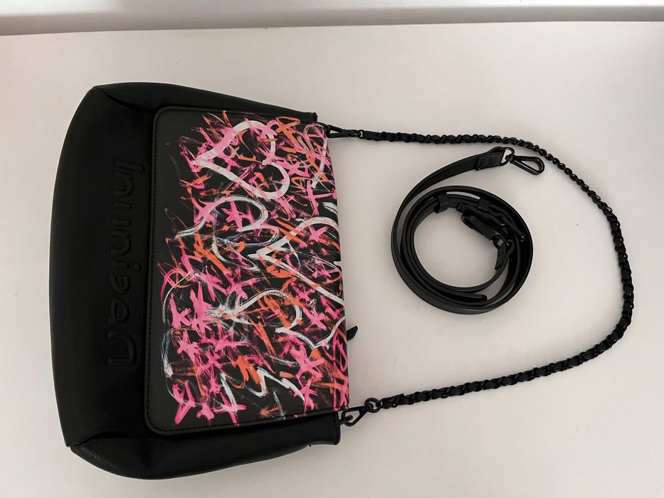 Продавам чанта Desigual