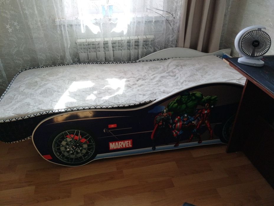 Кровать машина  и стол
