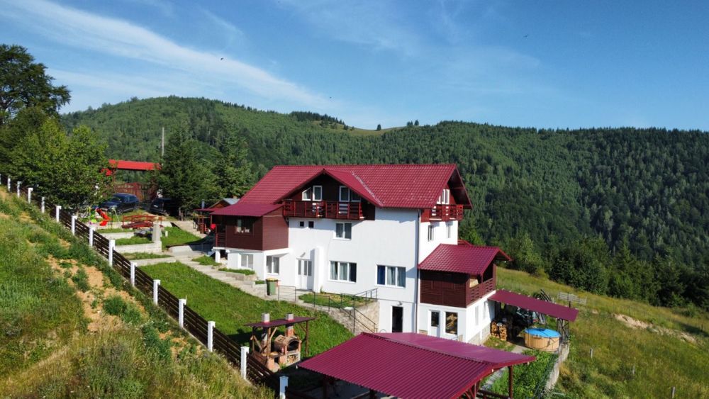 Cabana de inchiriat 11 camere 22 persoane muntele rece  jud. Cluj