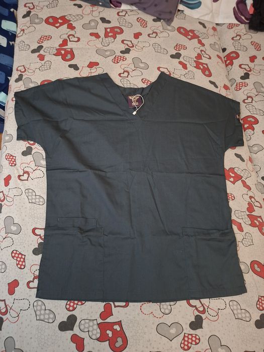 Vănd costum medical nou marime M sau L