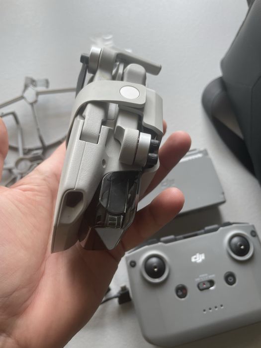 DJI Mini 2 SE Fly more combo, cu sub 3 ore de functionare