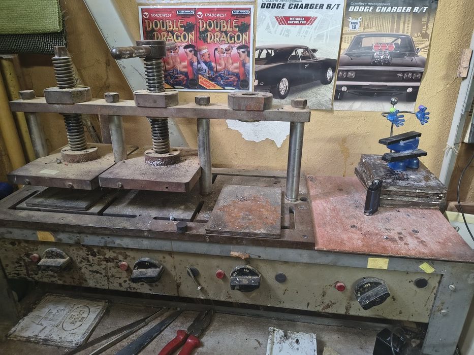 Преса за производство на гумени изделия