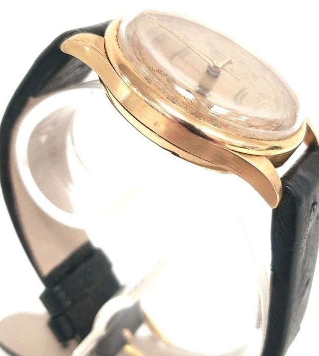 Продавам ретро мъжки часовник от BMC Chronographe SUISSE