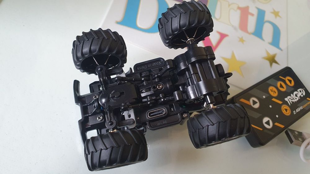 Радиоуправляема количка 1/64. Нова