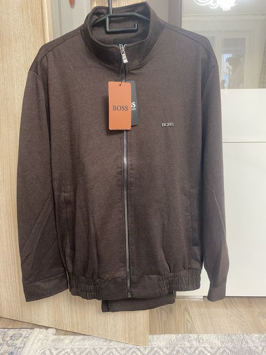 Спортивныи кастюм