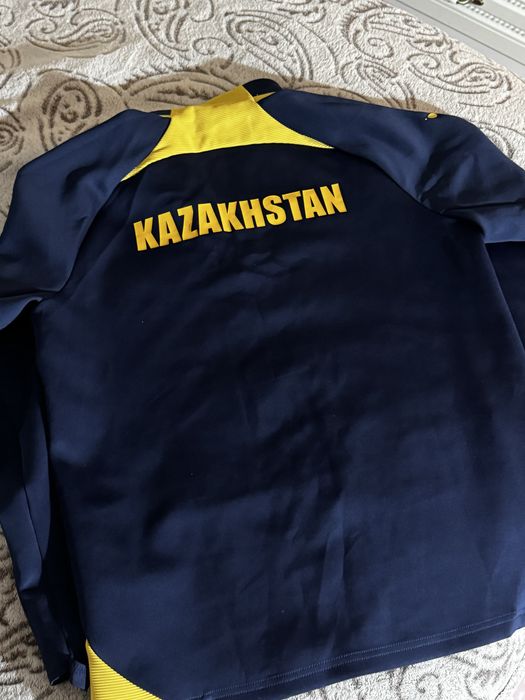 Спортивная кофта