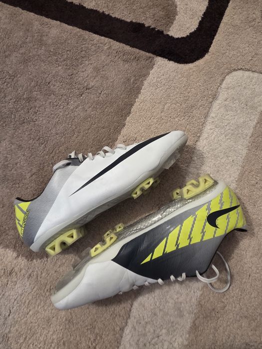 Vand ghete de fotbal Nike Mercurial Vapor Superfly 2 Elite FG in stare foarte buna
Nr 44,