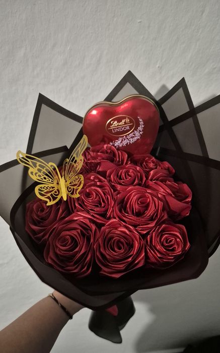 Ръчно изработени рози от сатен и фоам