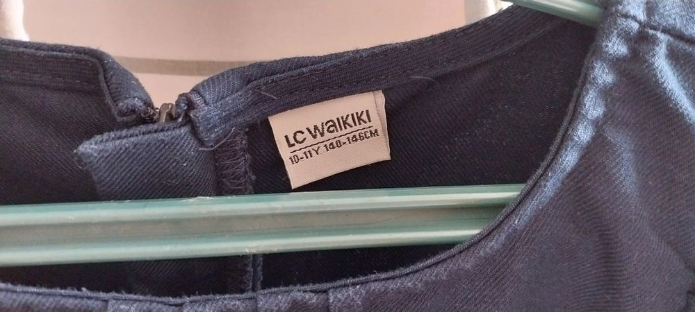 Продам школьный сарафан 140-146см