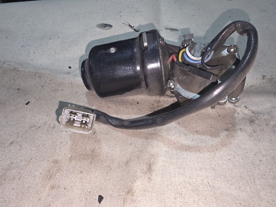 Продам электродвигатель стеклоочистителя на Нива