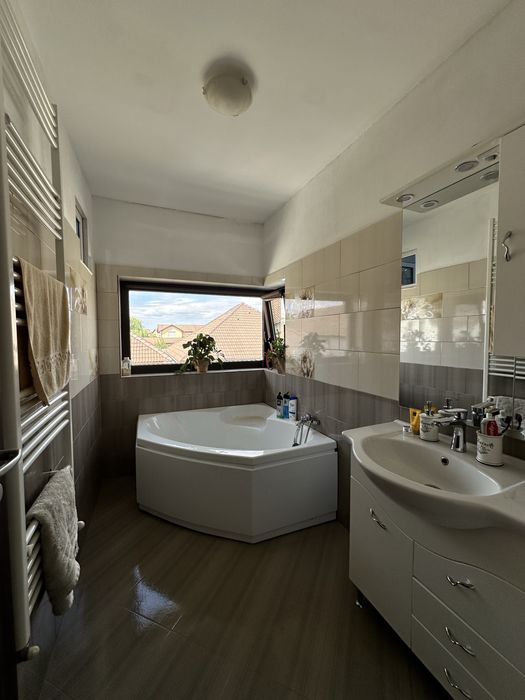 Vila 4 camere-Via Carmina-Vladimirescu-DIRECT DE LA PROPRIETAR