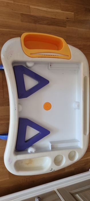 Детско бюро със столче