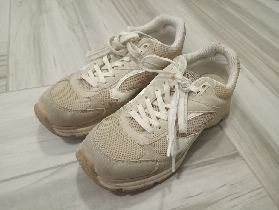 Дамски бежови маратонки Bershka