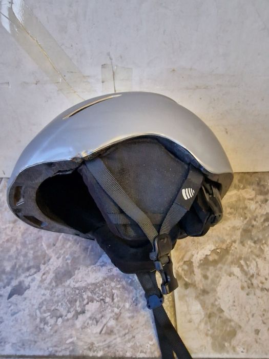 Каски,ръкавици и очила за ски