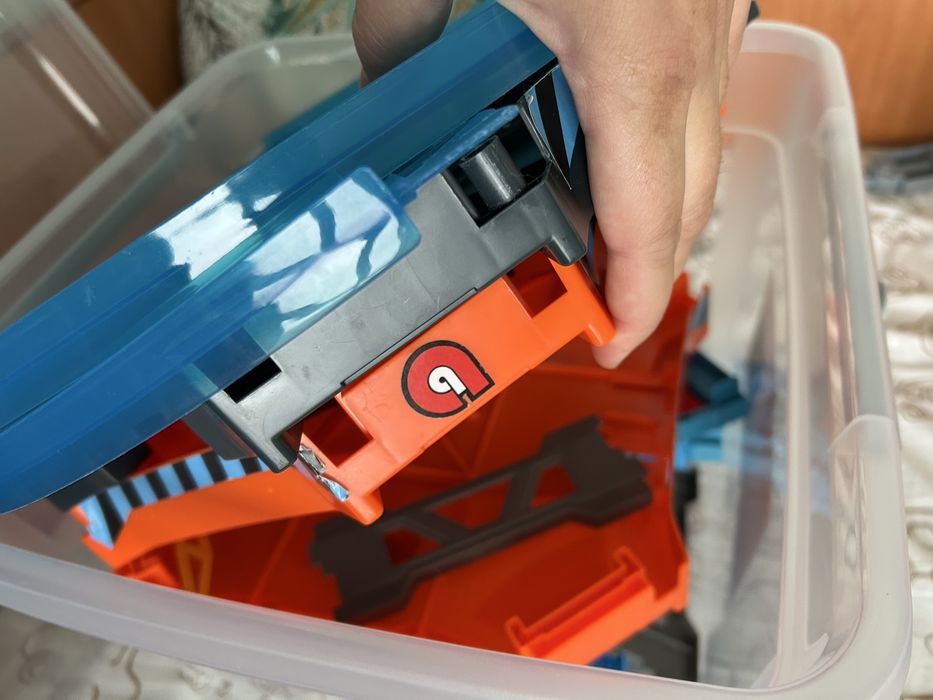 Гаражи писта на Бураго за игра с колички