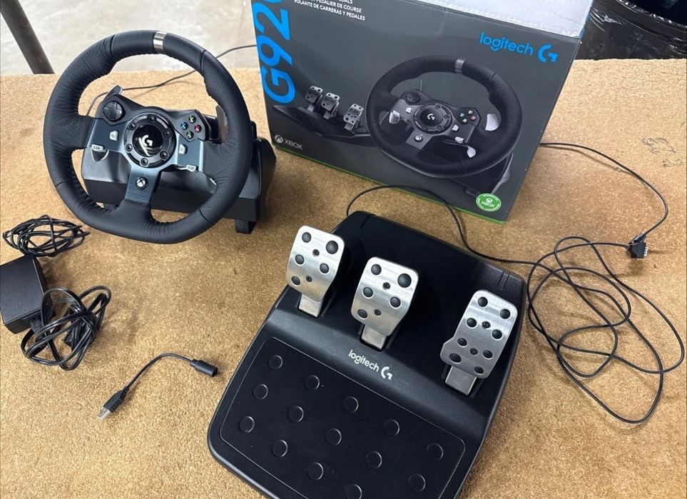 Logitech g920 - отлично състояние, много запазени с кутията и всичко