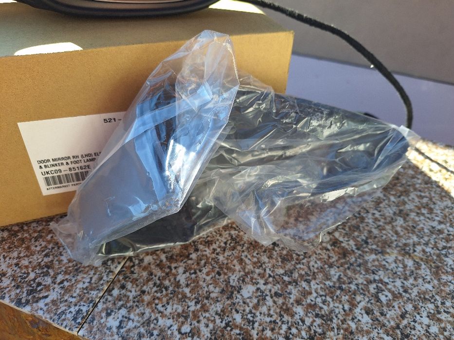 Vând oglinda completă VW Passat B7,