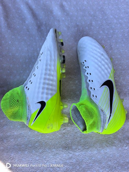 Детски бутонки nike номер 36.5 стелка 23.5см  висок клас