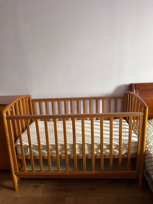 Манеж детский ,с тумбой в комплекте .б/у