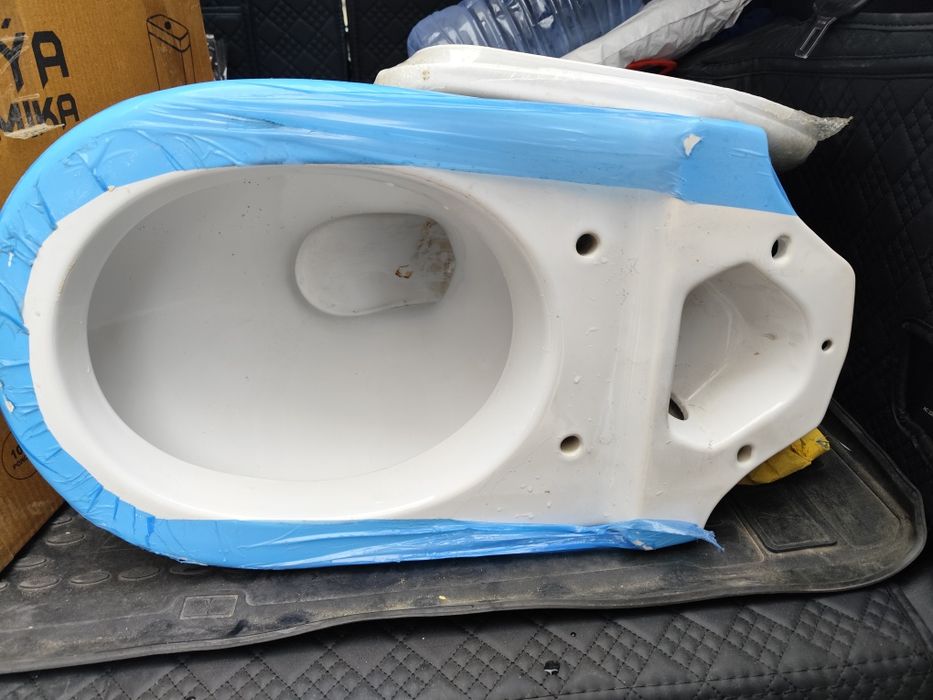 Продам унитаз с крышкой