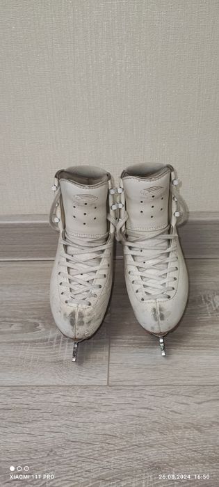 Продам коньки Edea 205