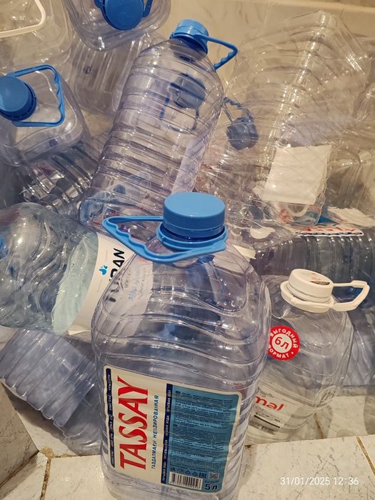 Продам бутылки 5литровые