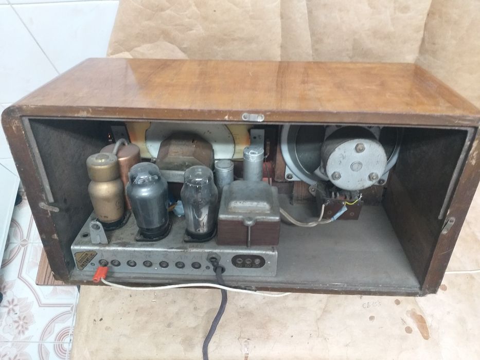 Radio vechi de 92 de ani, funcțional