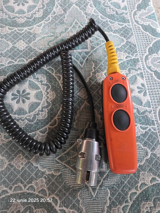 Dhollandia comanda lift noua