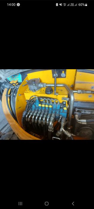 Продаётся экскаватор JCB 8060