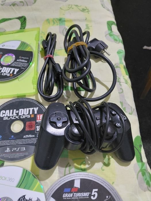 Vând tot ce am fotografiat  Jocuri CD plus Controoler Xbox 360 si Playst3 cu fir
