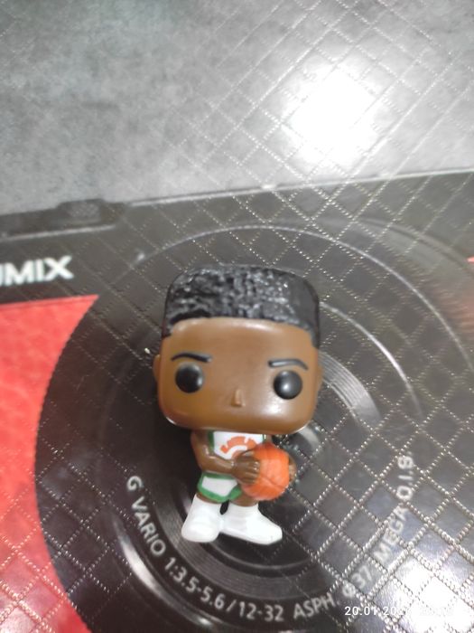 продам Лукаса недорого