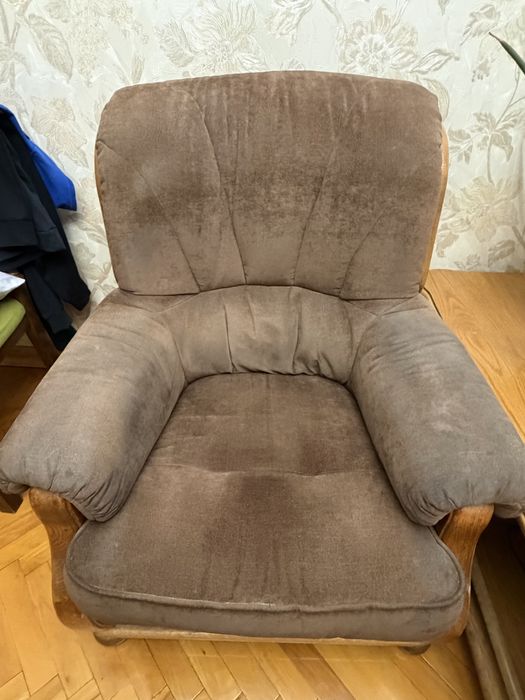 Продам диван раскладной и два кресла