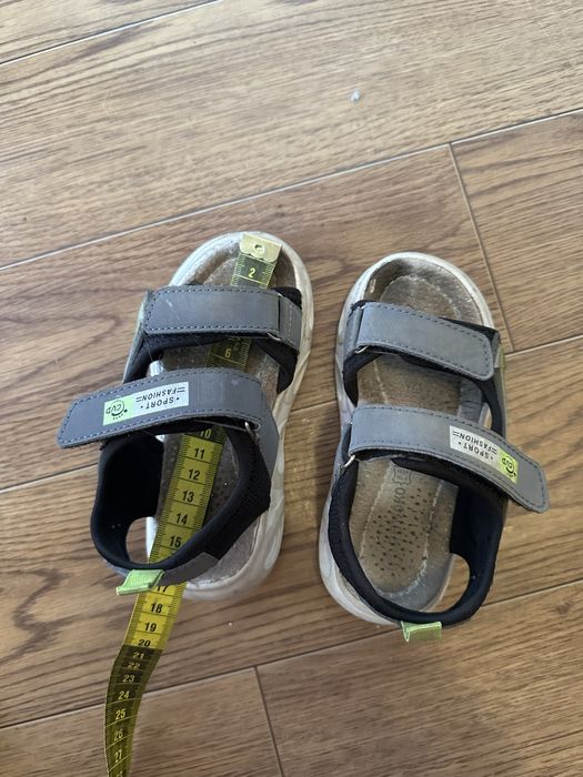 Детские сандали продам