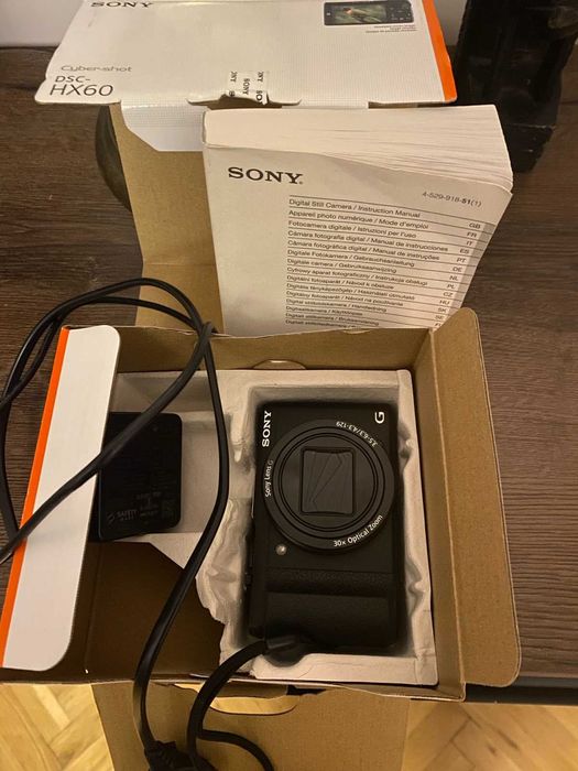 Продавам - компактна камера Sony DSC HX60- нова
