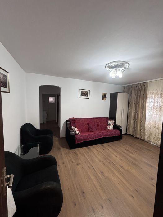 Apartament de inchiriat 3 camere/ Baza 3