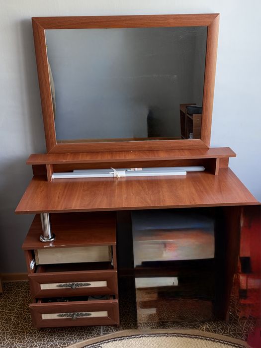 Кровать тумба зеркало