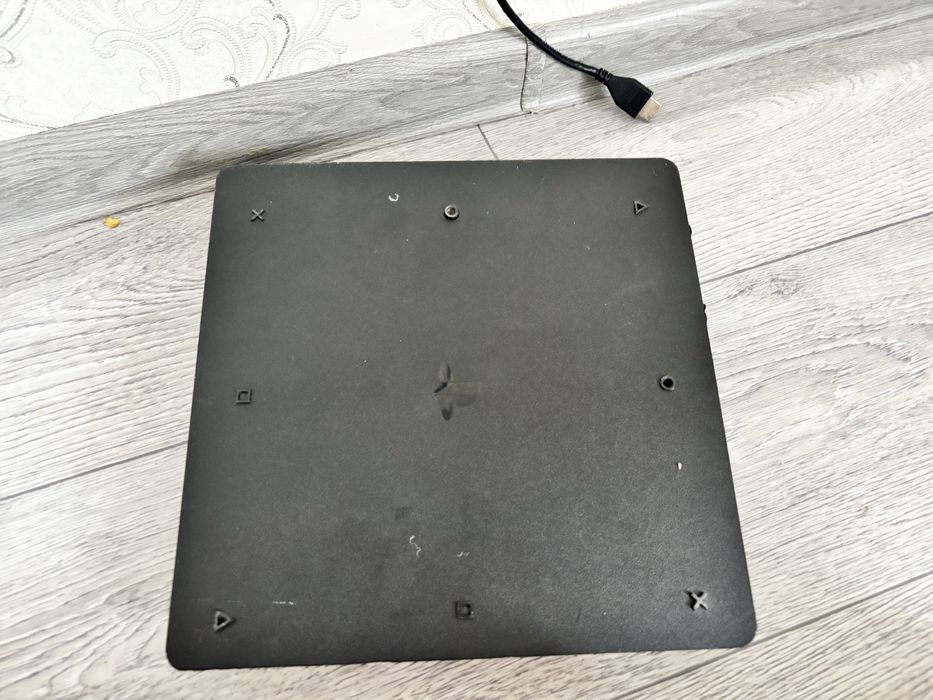 Продам playstation 4 с дискавотом