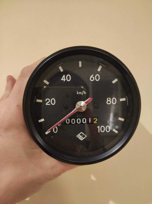 Ретро скоростомер 0–100 km/h с километраж
