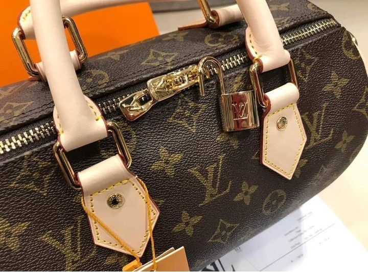 Geanta LV Speedy Medium, 35cm L,lacatel metalic, curea detasabila umăr, saculet, etichetă