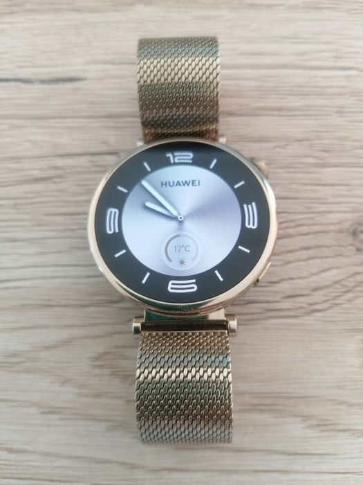 Смарт часовник Huawei GT4