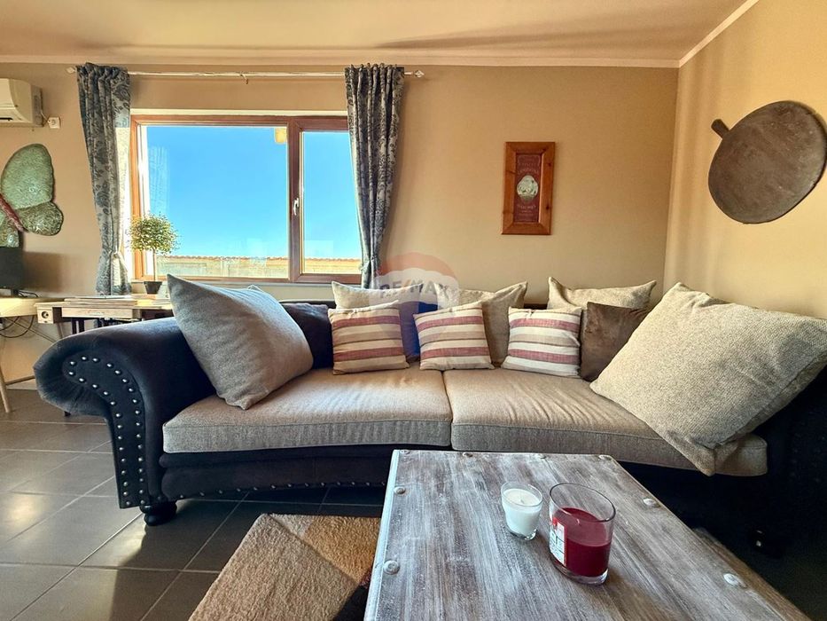 Самостоятелна къща с три спални, двор и камина за продажба, Балчик, Я