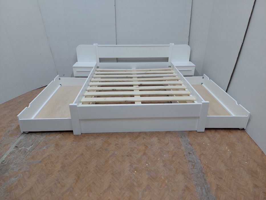 TRANSPORT GRATUIT.Pat matrimonial din lemn masiv.Cod 207B