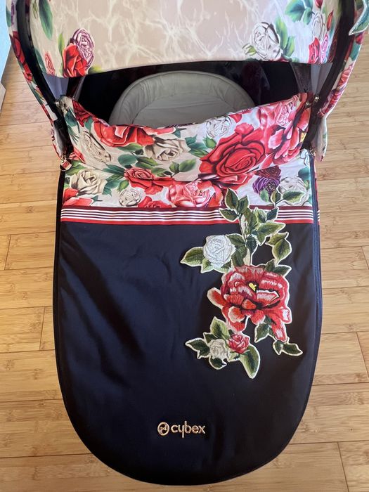 Кош за новородено Cybex Priam 4 /e-PRIAM Lux Spring Blossom