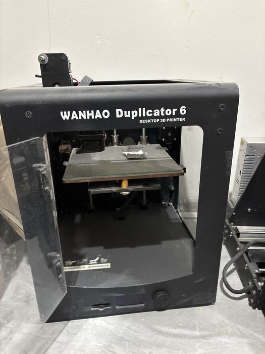 3д принтеры, печатающие из пластика.